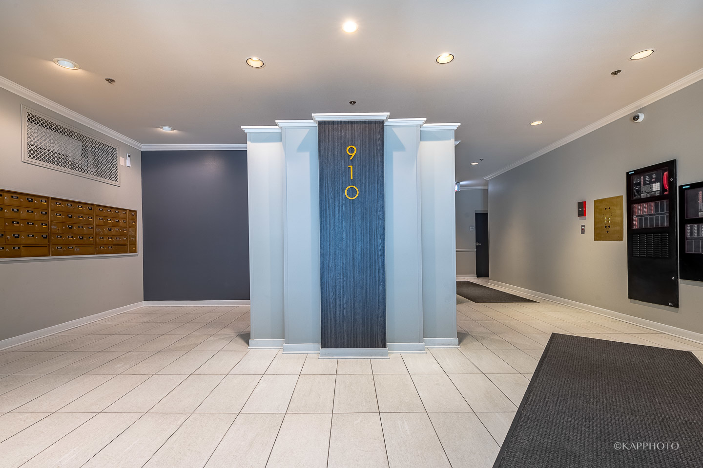 910 West Madison Street, Unit 906E Chicago, IL 60607 - Photo 2 of 26 a view of entryway with a livingroom