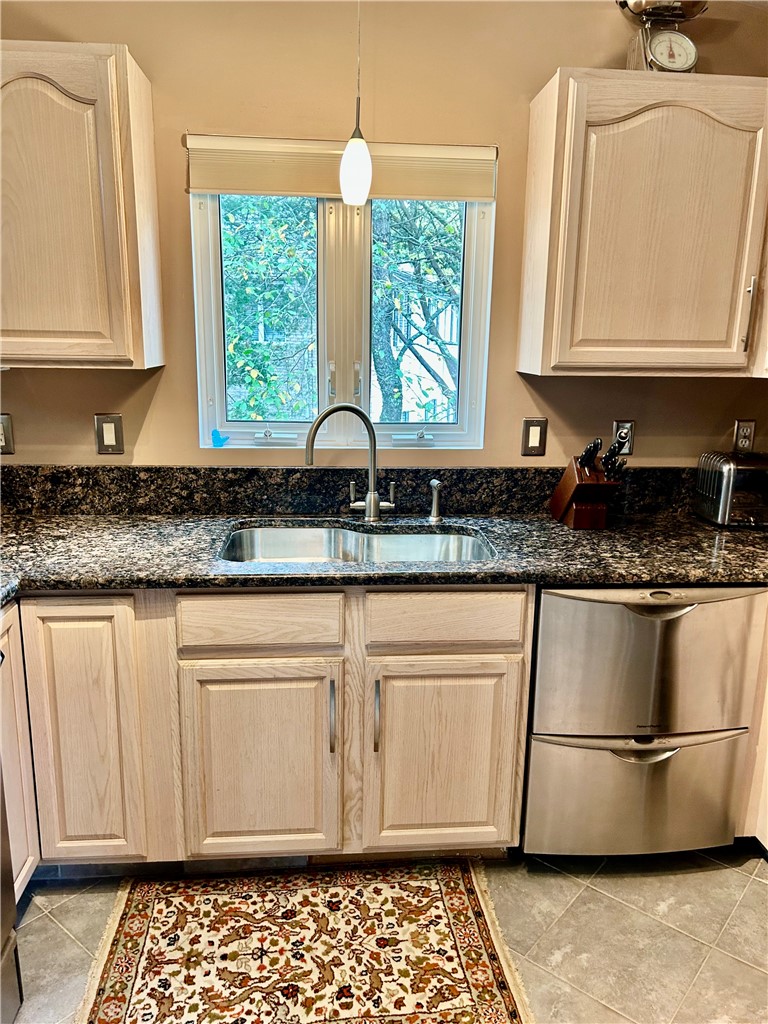 11 College Hill Road, Unit 5B Warwick, RI 02886 - Photo 14 of 37