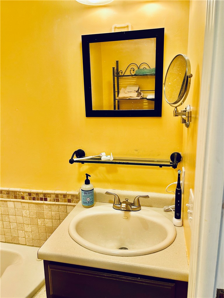 11 College Hill Road, Unit 5B Warwick, RI 02886 - Photo 26 of 37