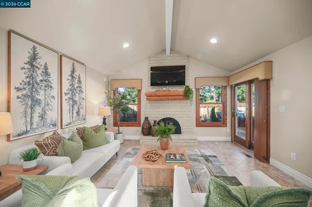 $1,095,000 | 8 Rialto Drive, Clayton, CA 94517