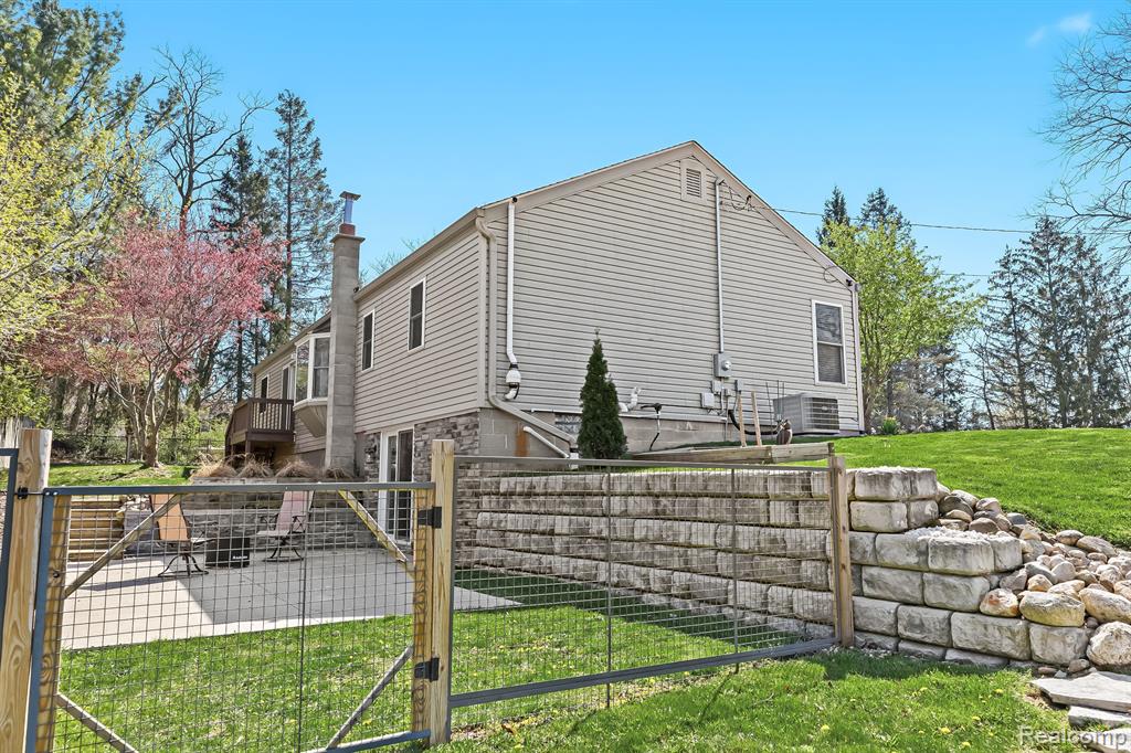 9248 Hartland Road Fenton, MI 48430 - Photo 26 of 36