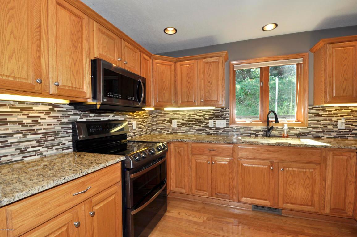 918 Southern Woods Place Southwest Rochester, MN 55902 - Photo 8 of 24
