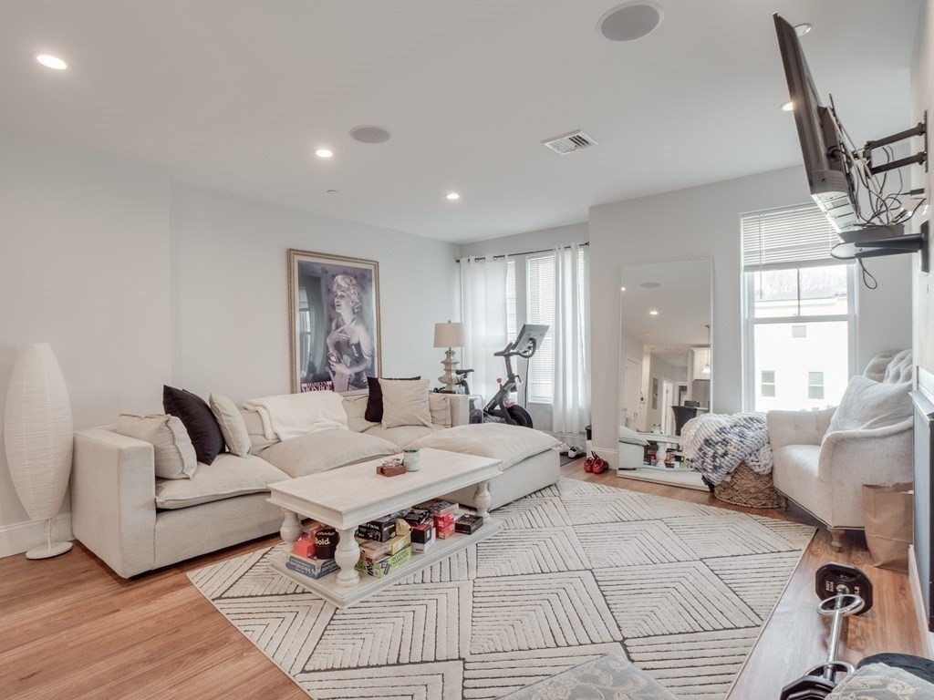 45 L Street, Unit 9 Boston, MA 02127 - Photo 3 of 23