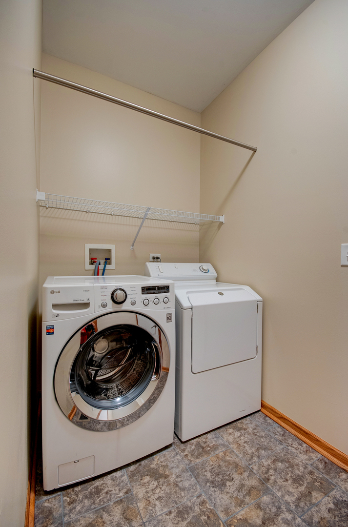 520 Frieh Drive Romeoville, IL 60446 - Photo 16 of 26 a utility room with dryer and washer