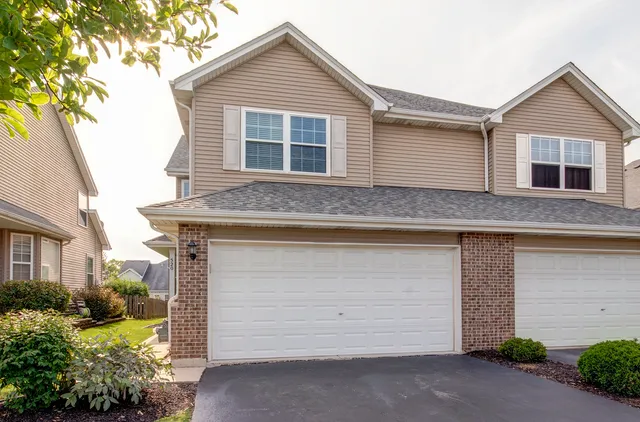 $2,695 | 520 Frieh Drive, Romeoville, IL 60446