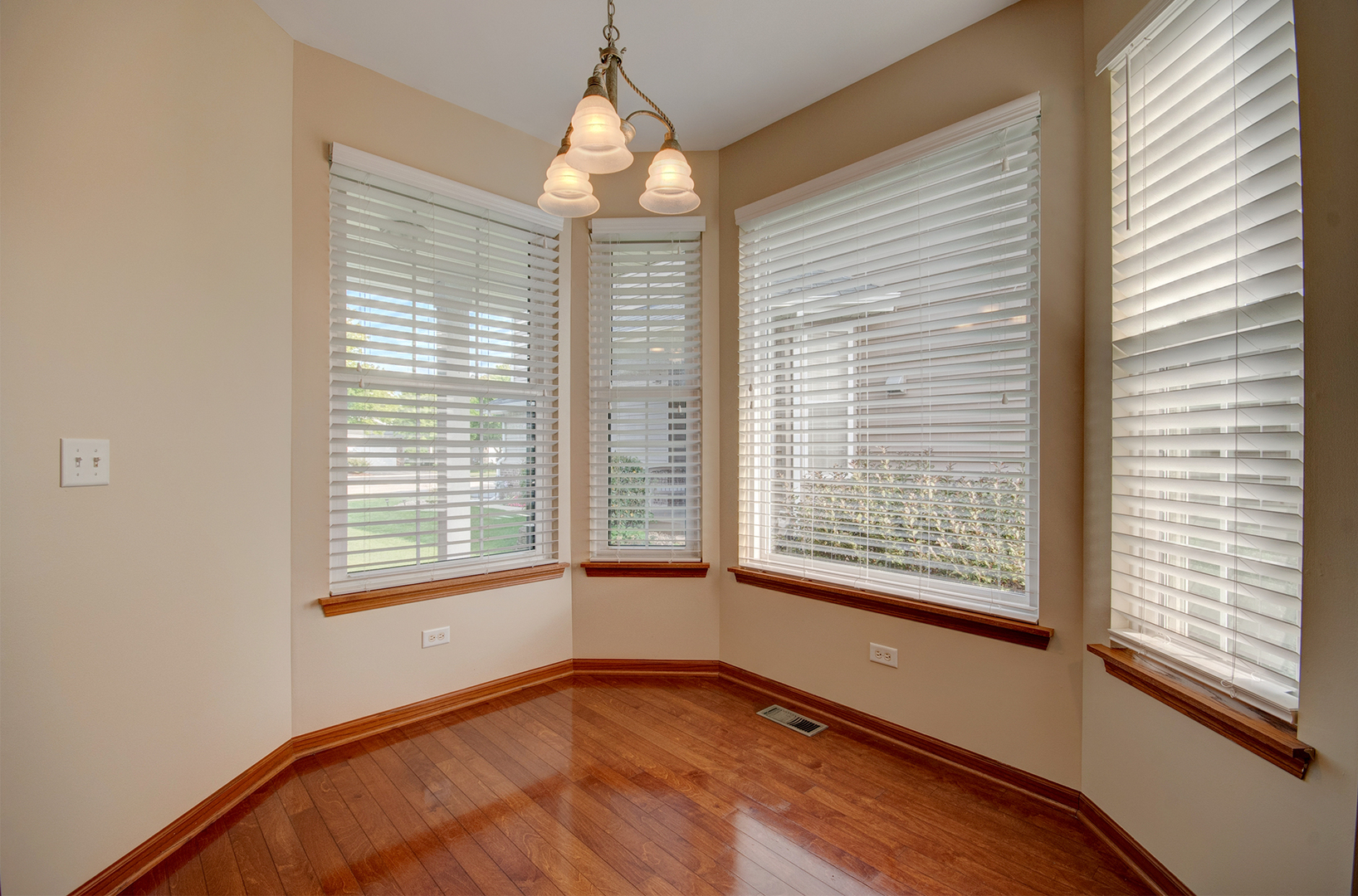 520 Frieh Drive Romeoville, IL 60446 - Photo 10 of 26 a view of an empty room with a window