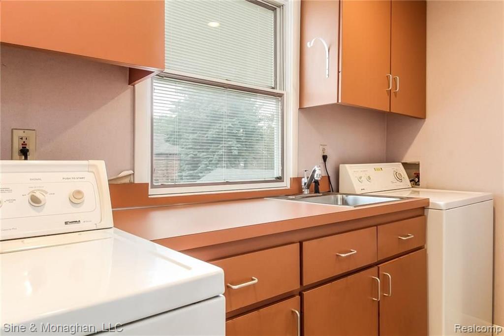 1605 Prestwick Road Grosse Pointe Woods, MI 48236 - Photo 28 of 46