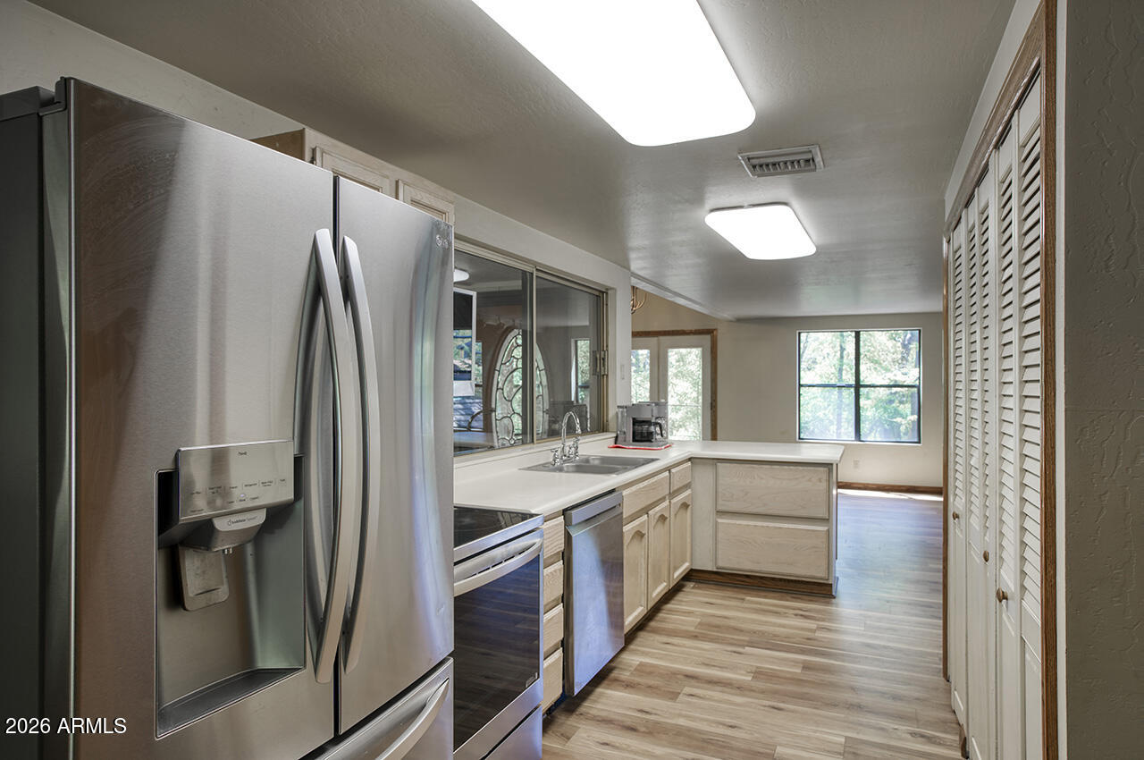 387 West Columbine Road Payson, AZ 85541 - Photo 20 of 40 Kitchen with French Door Fridge