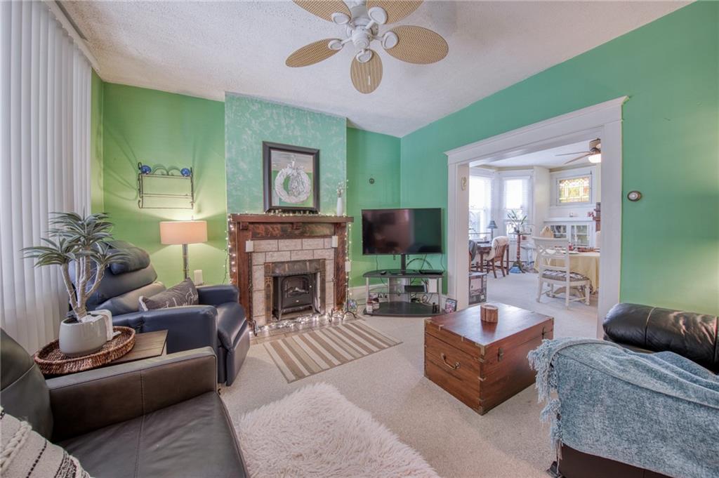 3931 Hoosac Street Pittsburgh, PA 15207 - Photo 5 of 39