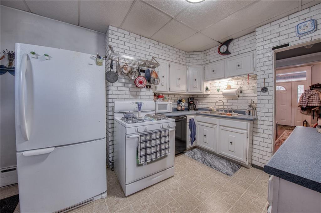 3931 Hoosac Street Pittsburgh, PA 15207 - Photo 10 of 39