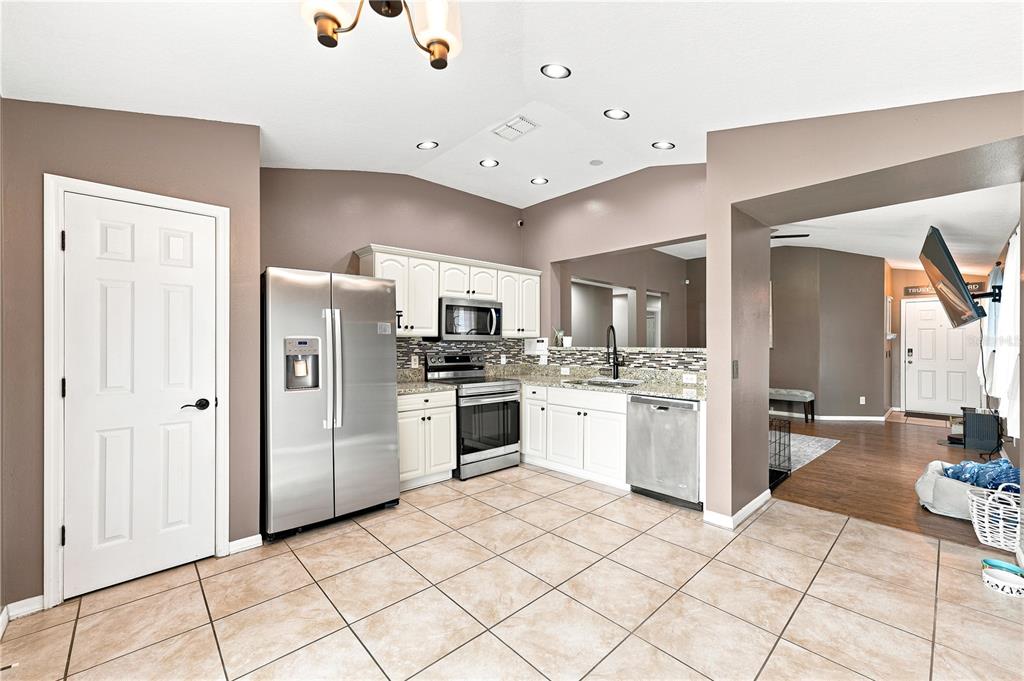 5217 Mango Fruit Street Seffner, FL 33584 - Photo 2 of 28