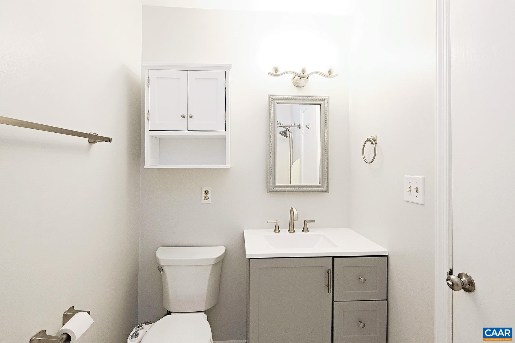 964 Sutton Court Charlottesville, VA 22901 - Photo 10 of 20 a bathroom with a toilet sink and mirror
