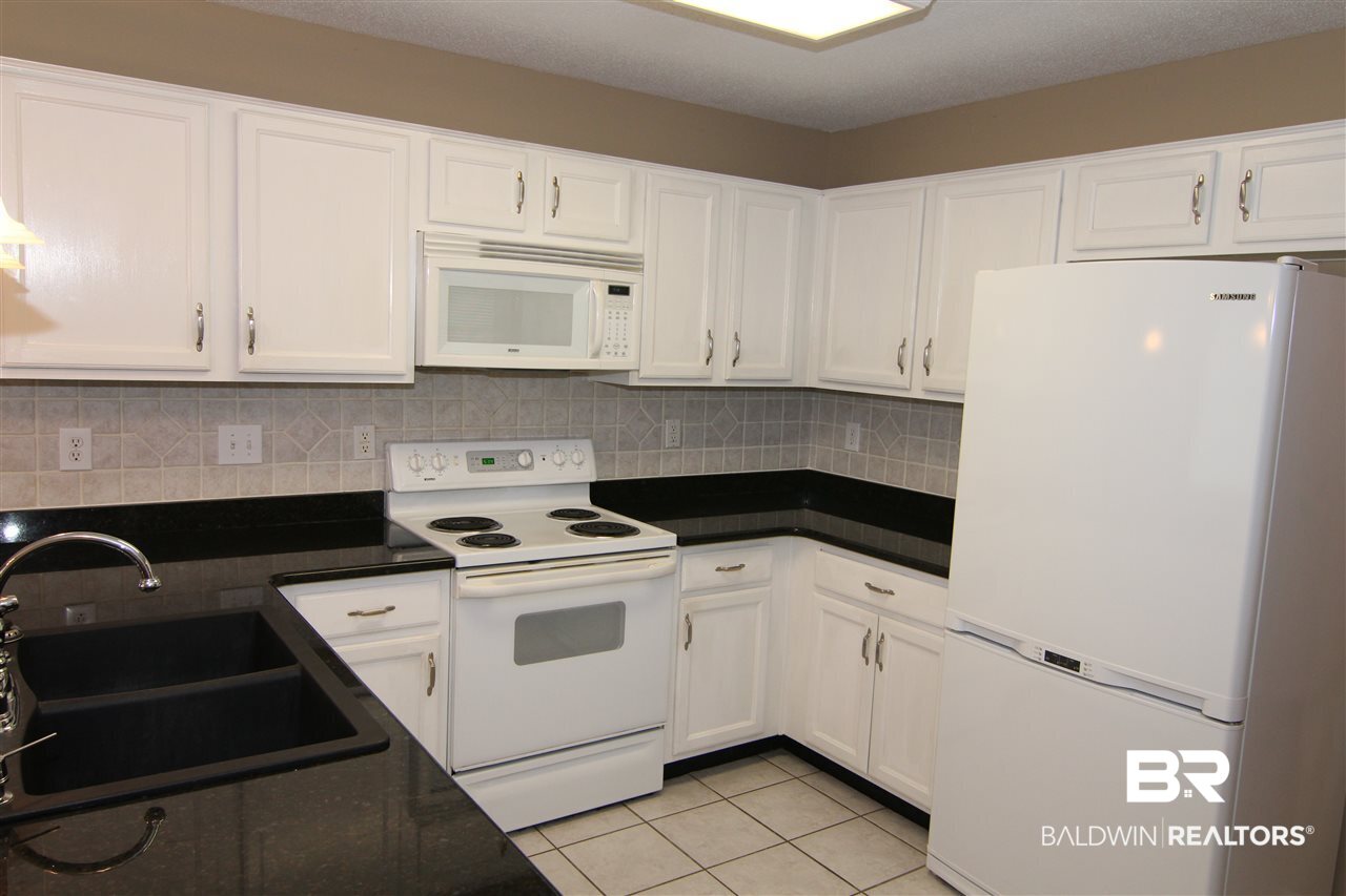 212 Sagebrush Loop Fairhope, AL 36532 - Photo 5 of 19 Kitchen