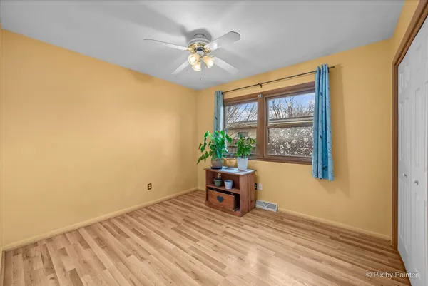 $327,500 | 422 Princeton Drive, North Aurora, IL 60542