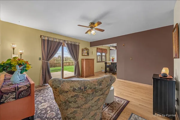 $327,500 | 422 Princeton Drive, North Aurora, IL 60542