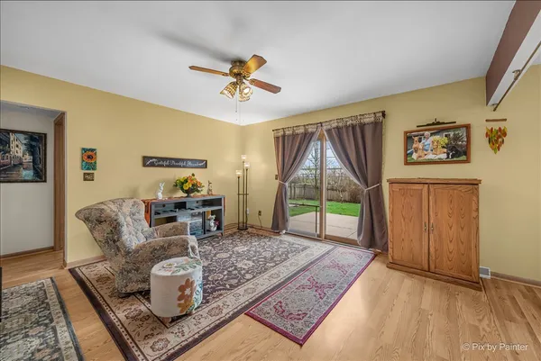 $327,500 | 422 Princeton Drive, North Aurora, IL 60542