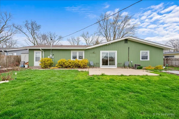 $327,500 | 422 Princeton Drive, North Aurora, IL 60542
