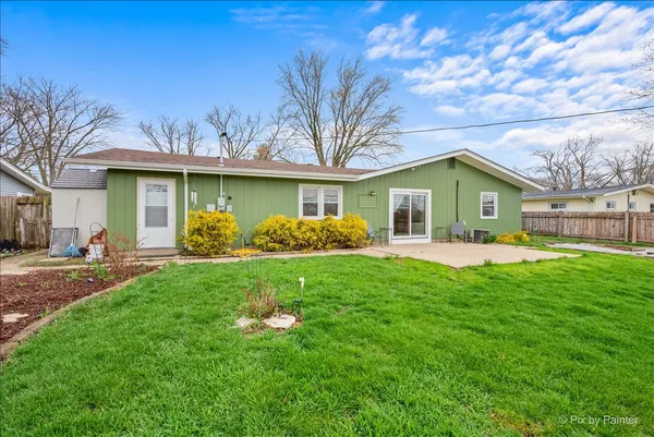 $327,500 | 422 Princeton Drive, North Aurora, IL 60542