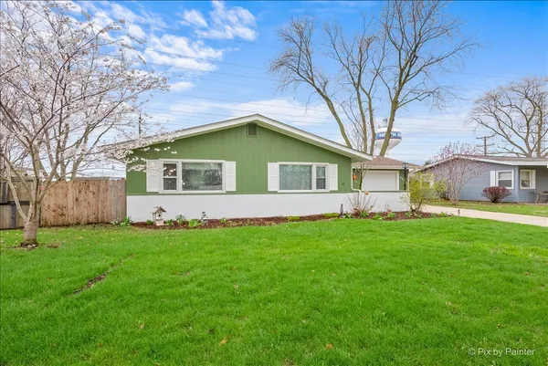$327,500 | 422 Princeton Drive, North Aurora, IL 60542