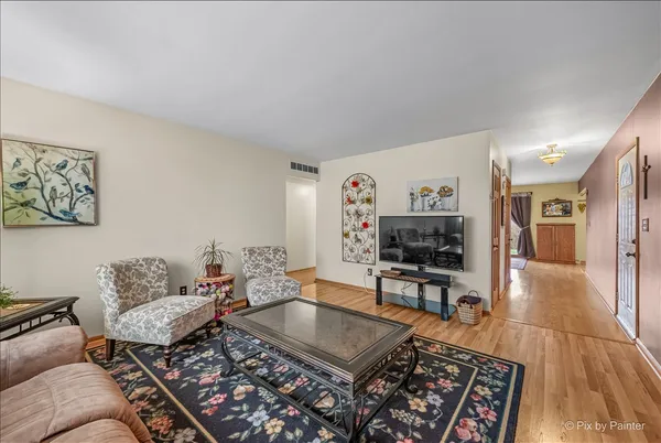 $327,500 | 422 Princeton Drive, North Aurora, IL 60542