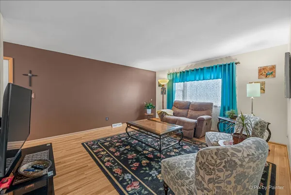 $327,500 | 422 Princeton Drive, North Aurora, IL 60542
