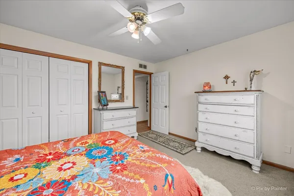 $327,500 | 422 Princeton Drive, North Aurora, IL 60542