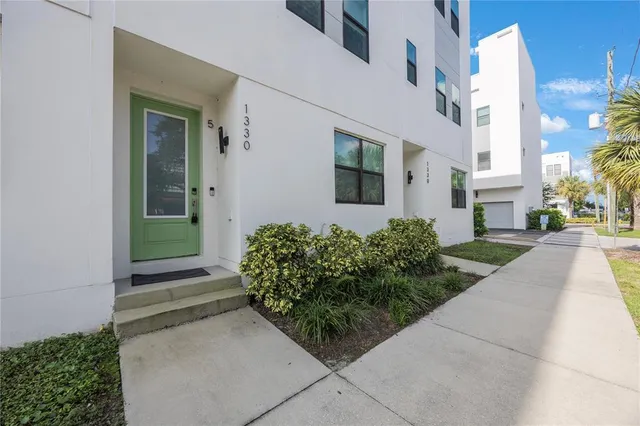 $3,850 | 1330 West Gray Street, Unit 5, Tampa, FL 33606