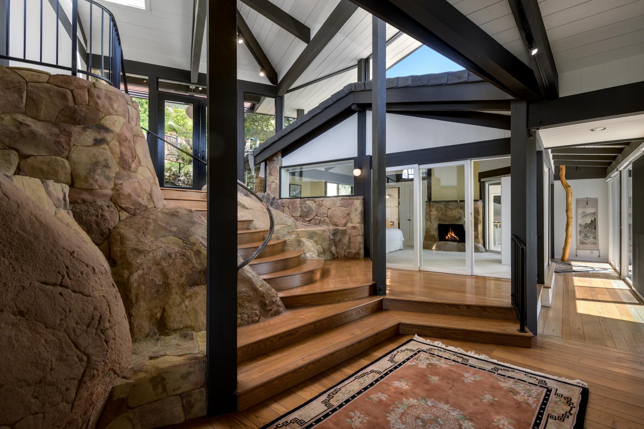 909 Park Lane Montecito, CA 93108 - Photo 22 of 39 a view of an entryway