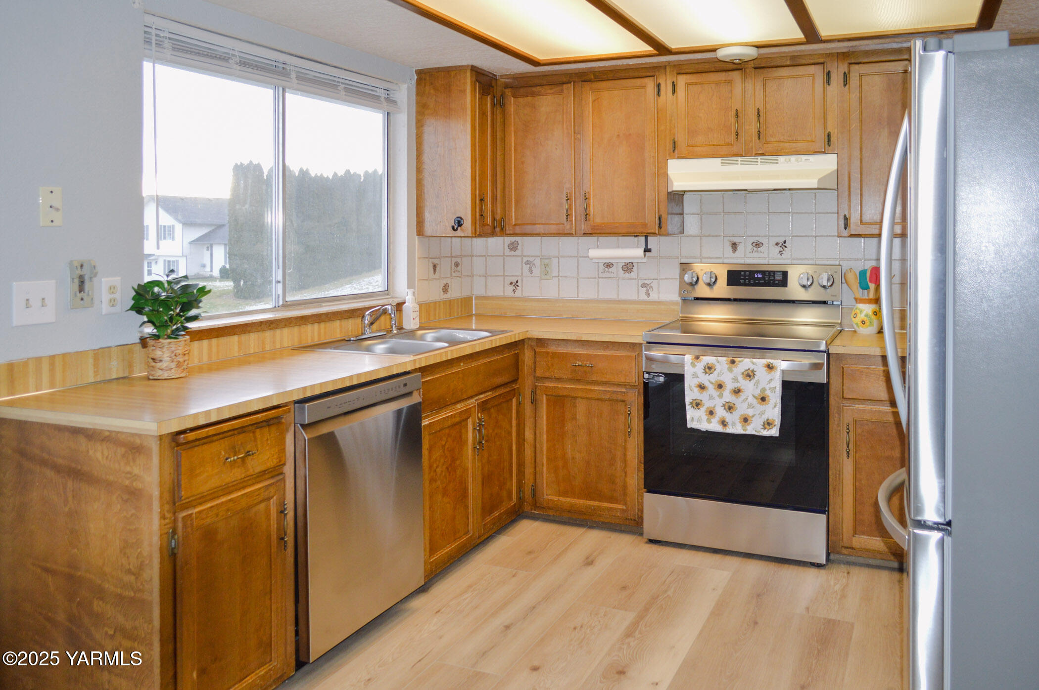11 Echo Court Yakima, WA 98908 - Photo 11 of 29 Kitchen