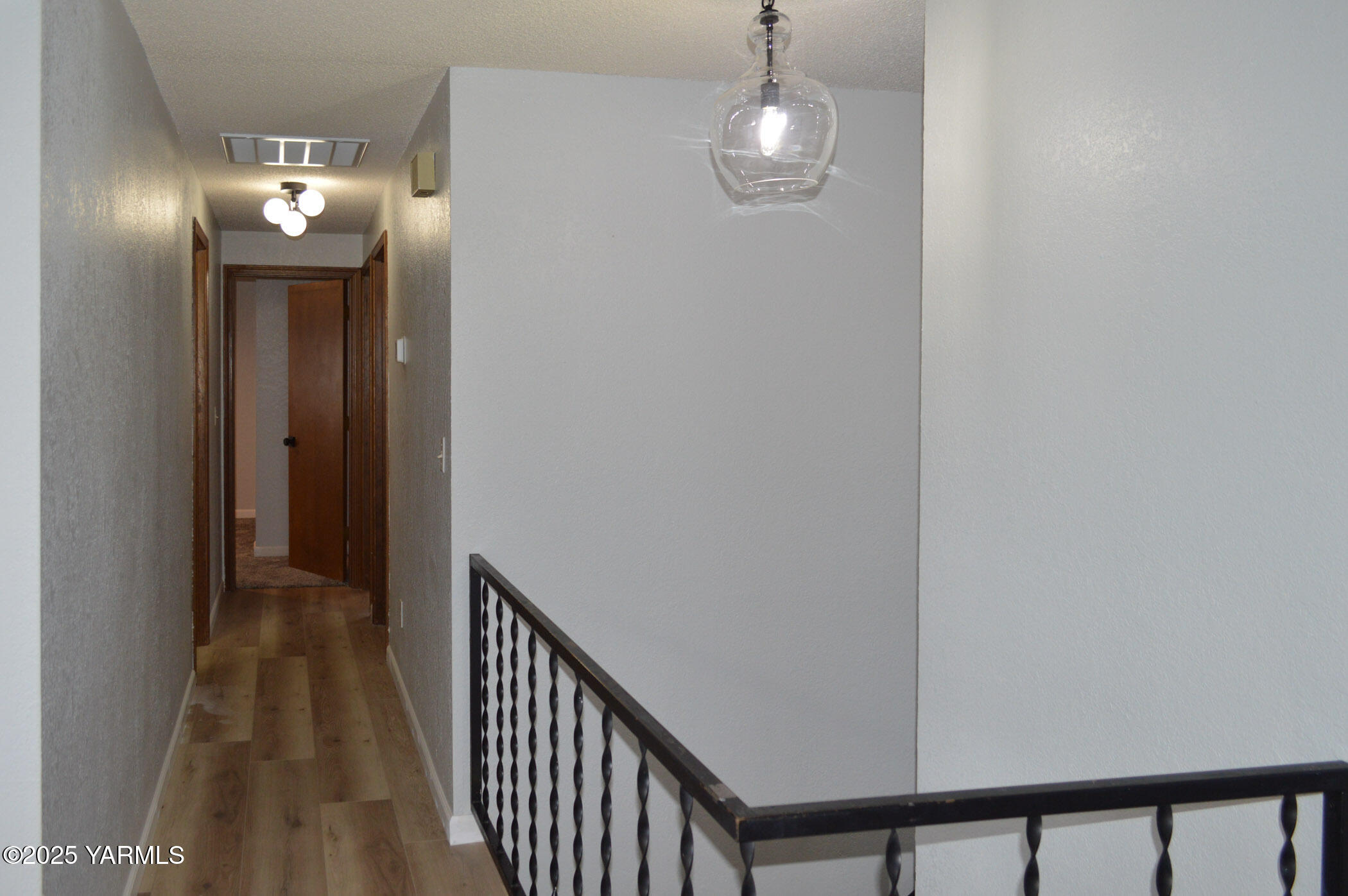 11 Echo Court Yakima, WA 98908 - Photo 12 of 29 Hallway