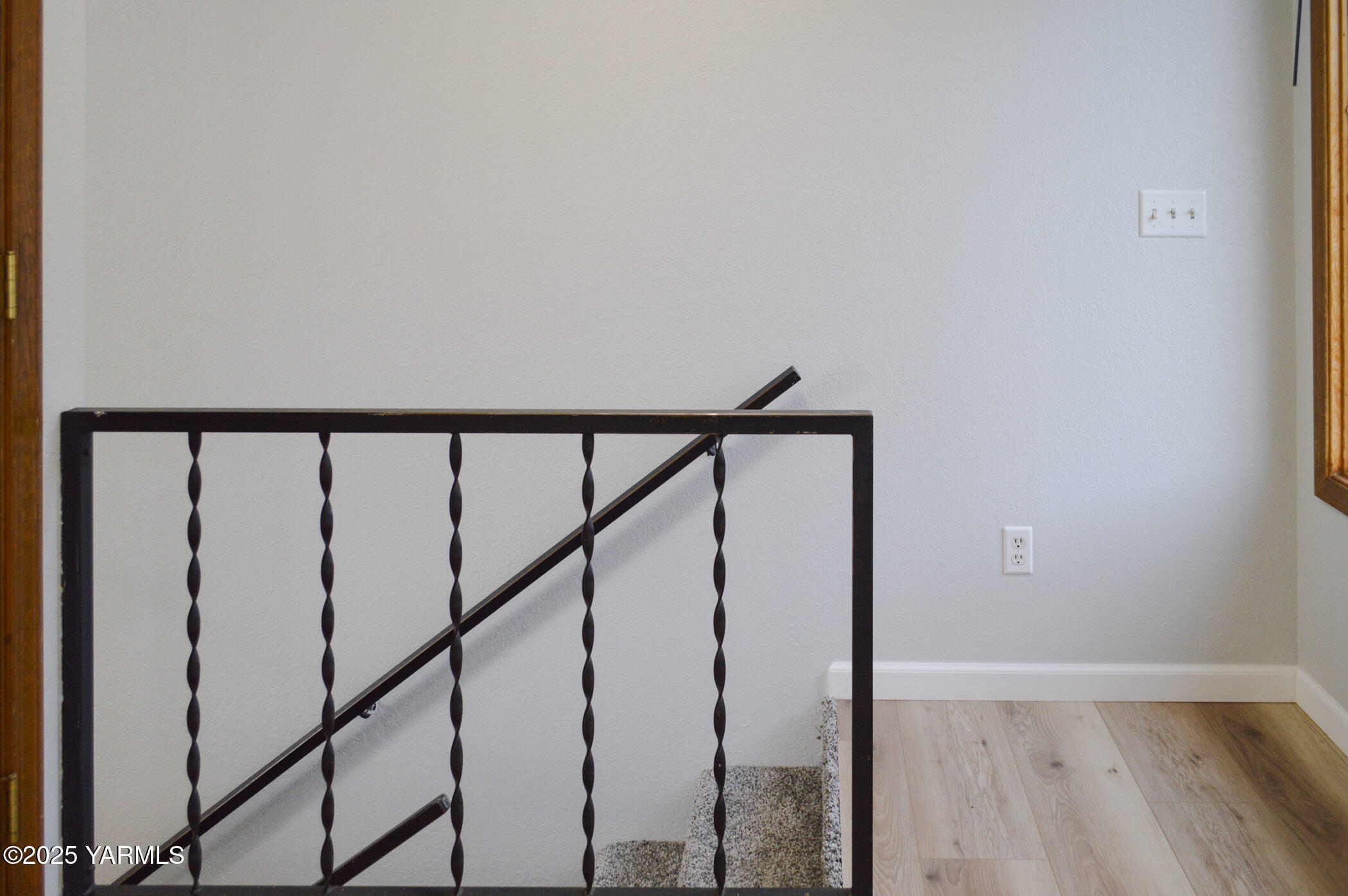 11 Echo Court Yakima, WA 98908 - Photo 20 of 29 Upstairs Landing