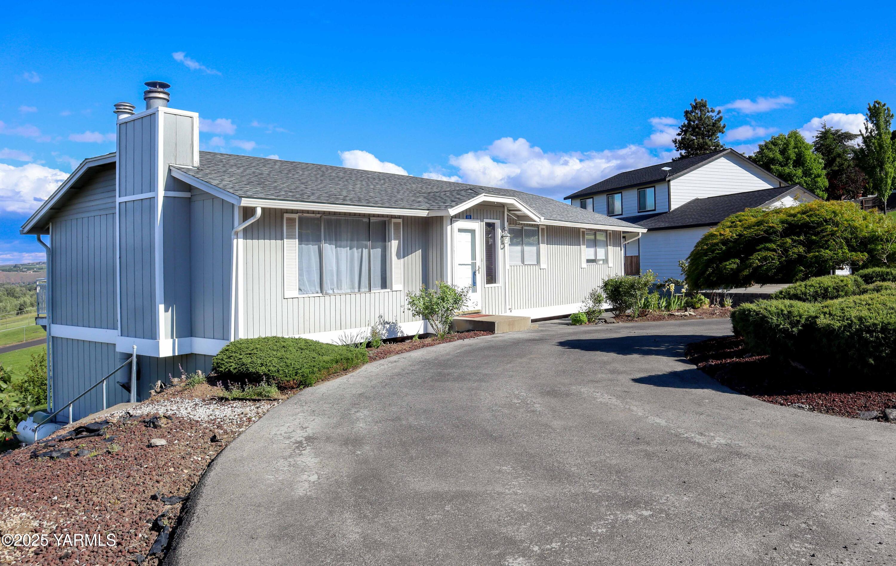 11 Echo Court Yakima, WA 98908 - Photo 3 of 29 IMG_8509