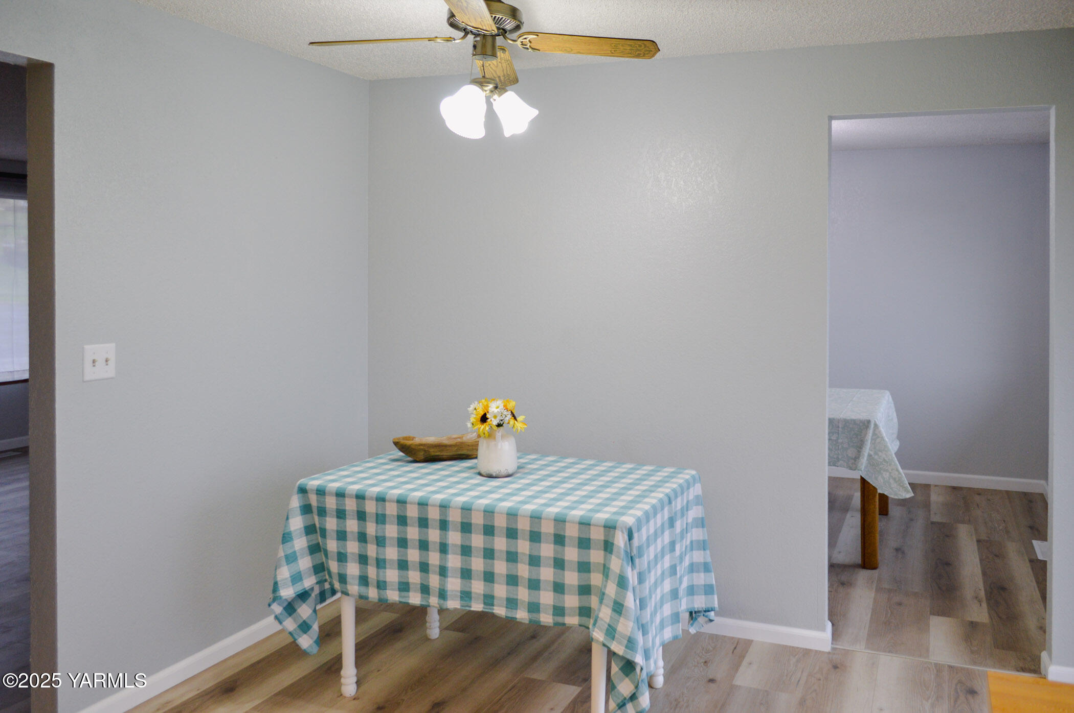 11 Echo Court Yakima, WA 98908 - Photo 10 of 29 Kitchen Breakfast Nook