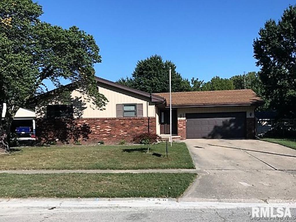 2428 Tamaroa Trail Springfield, IL 62702 - Photo 1 of 31