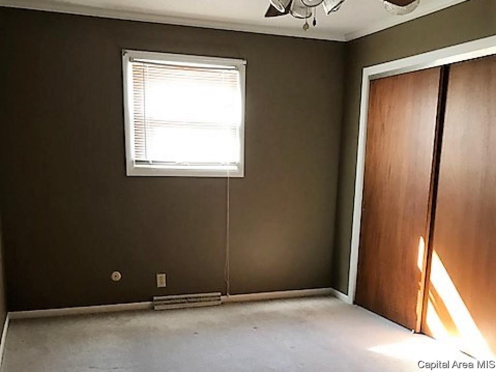2428 Tamaroa Trail Springfield, IL 62702 - Photo 2 of 31