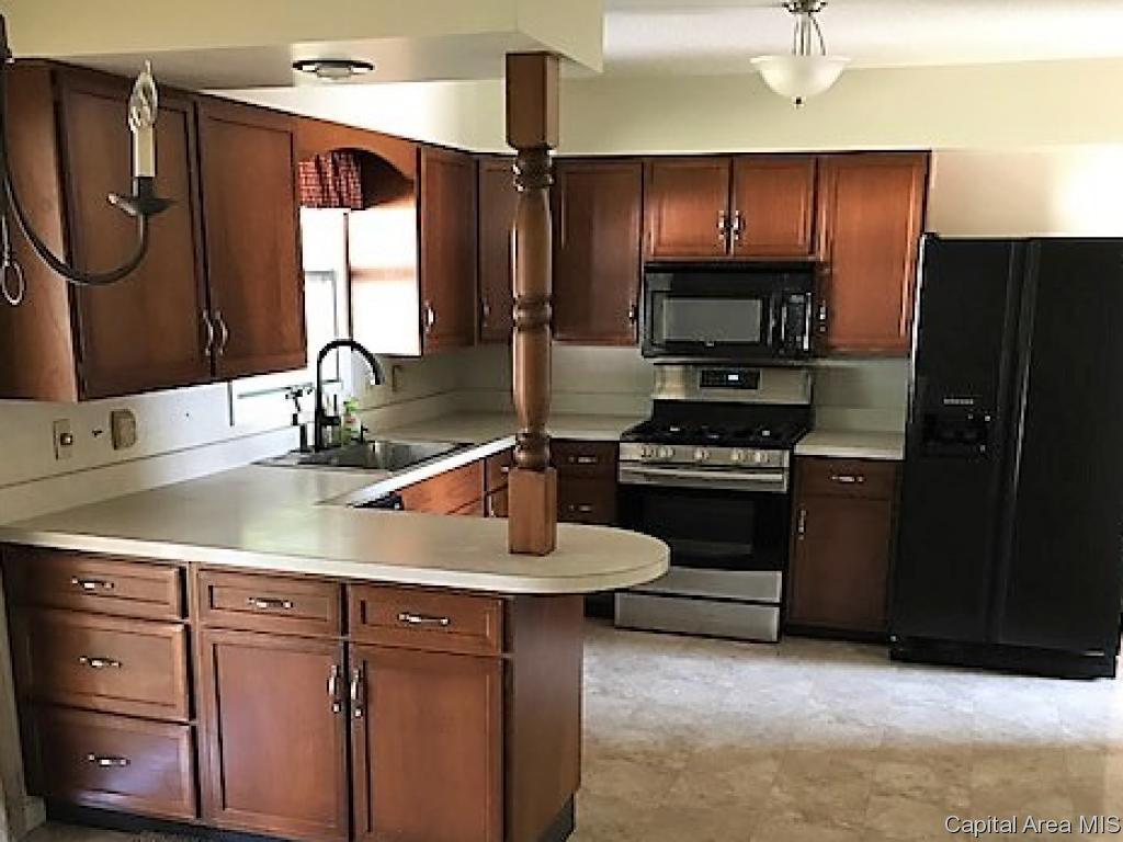 2428 Tamaroa Trail Springfield, IL 62702 - Photo 5 of 31