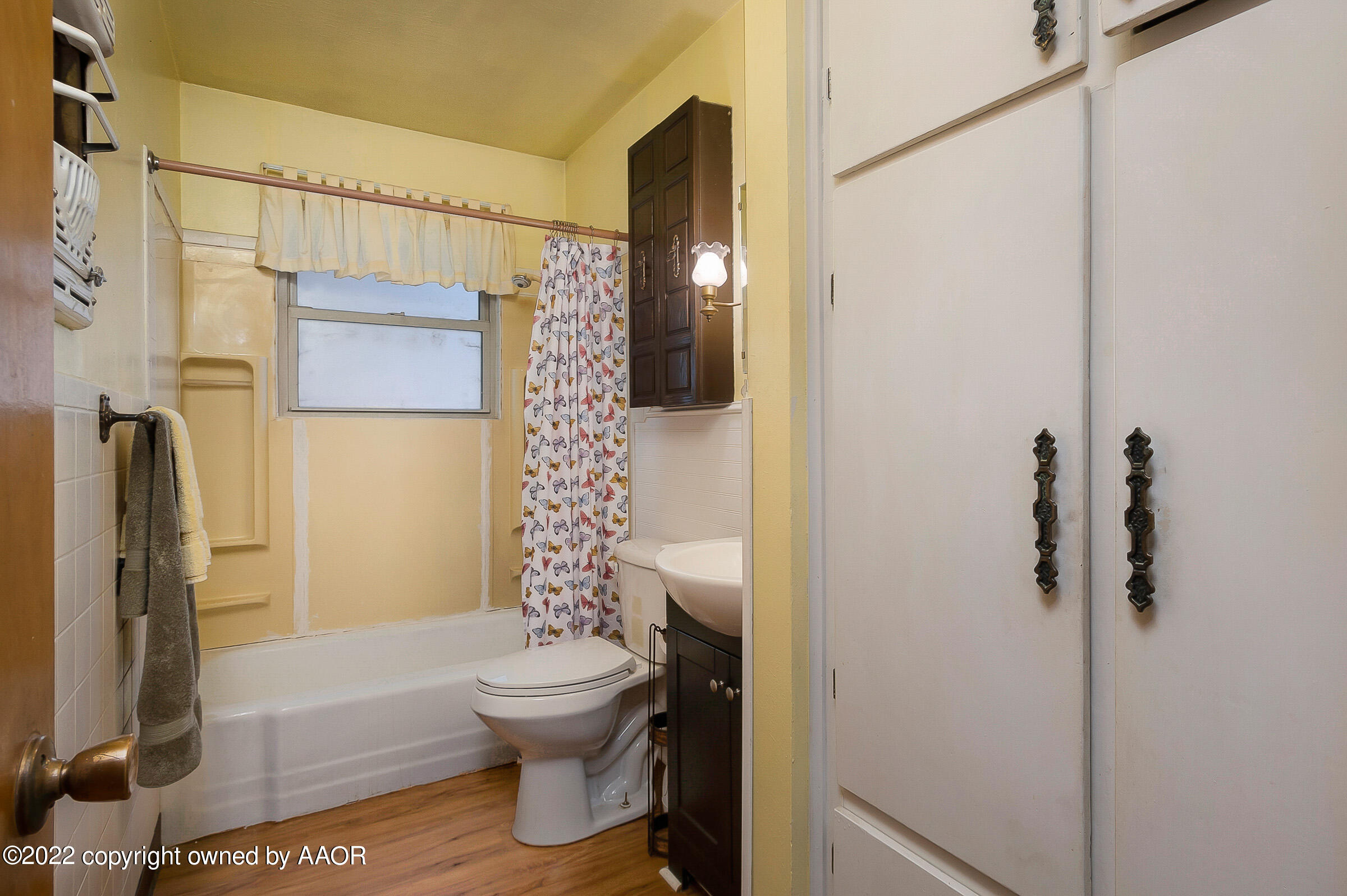 5308 Parker Street Amarillo, TX 79110 - Photo 11 of 16 011_Bathroom