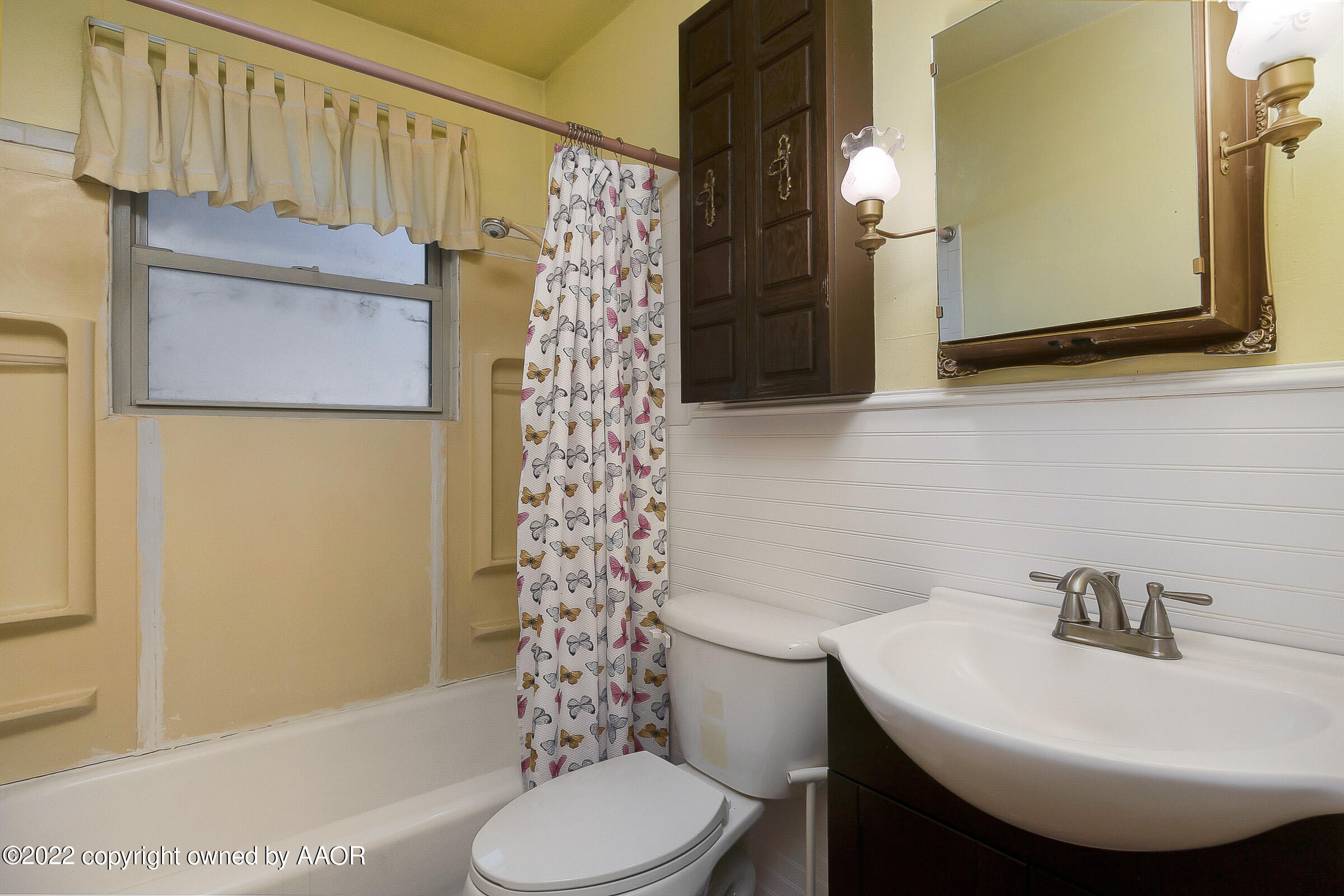 5308 Parker Street Amarillo, TX 79110 - Photo 12 of 16 012_Bathroom 2
