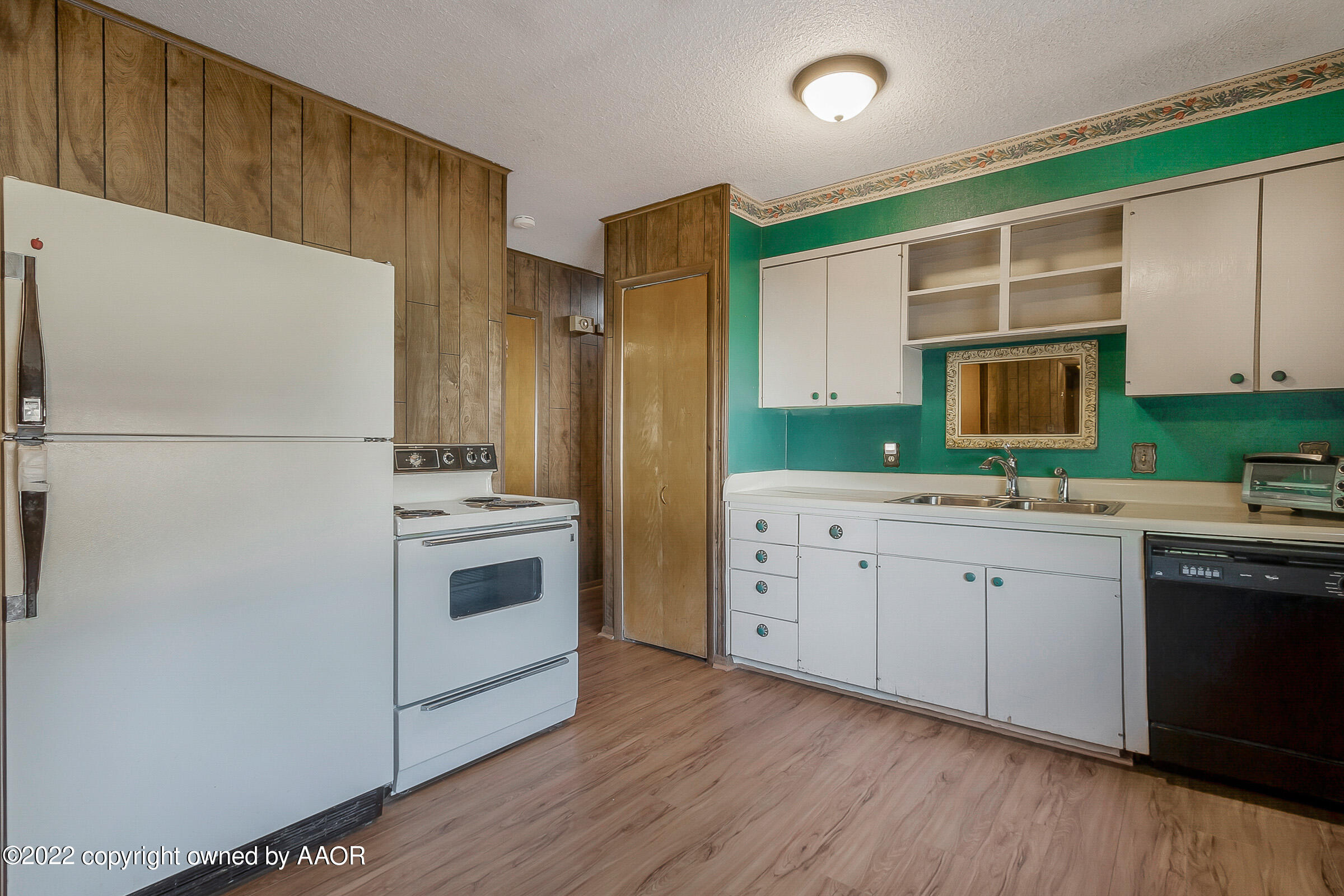 5308 Parker Street Amarillo, TX 79110 - Photo 5 of 16 005_Kitchen