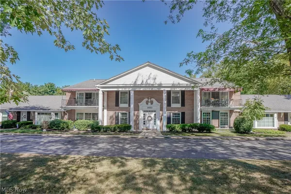 $170,000 | 1653 Greenway Road Southeast, Unit 202, North Canton, OH 44709