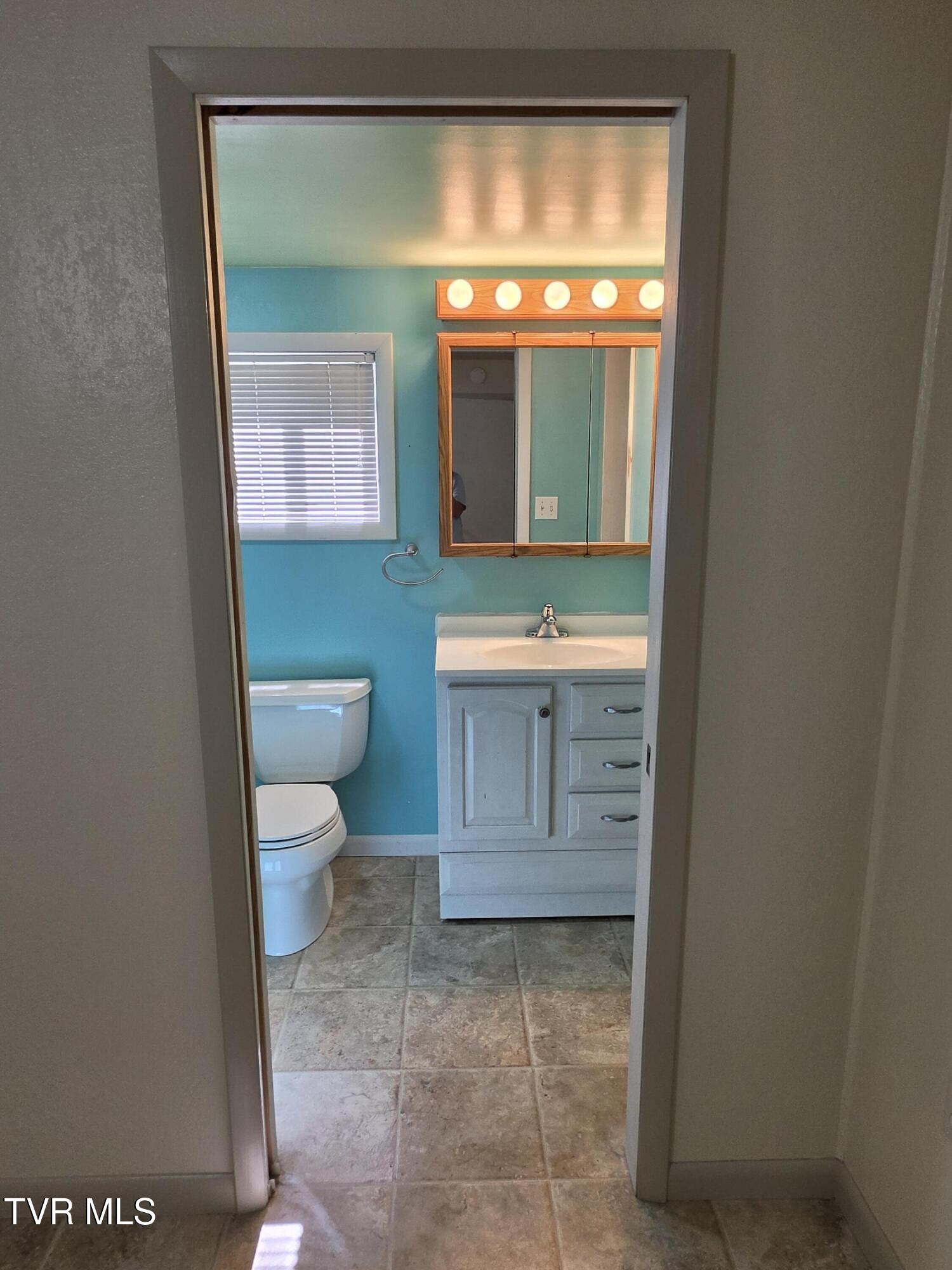 125 Riddle Street Northeast Norton, VA 24273 - Photo 47 of 52 primary bath