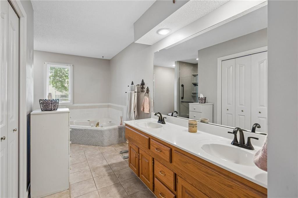 1025 Southeast Bridgehampton Way Lee's Summit, MO 64081 - Photo 16 of 35