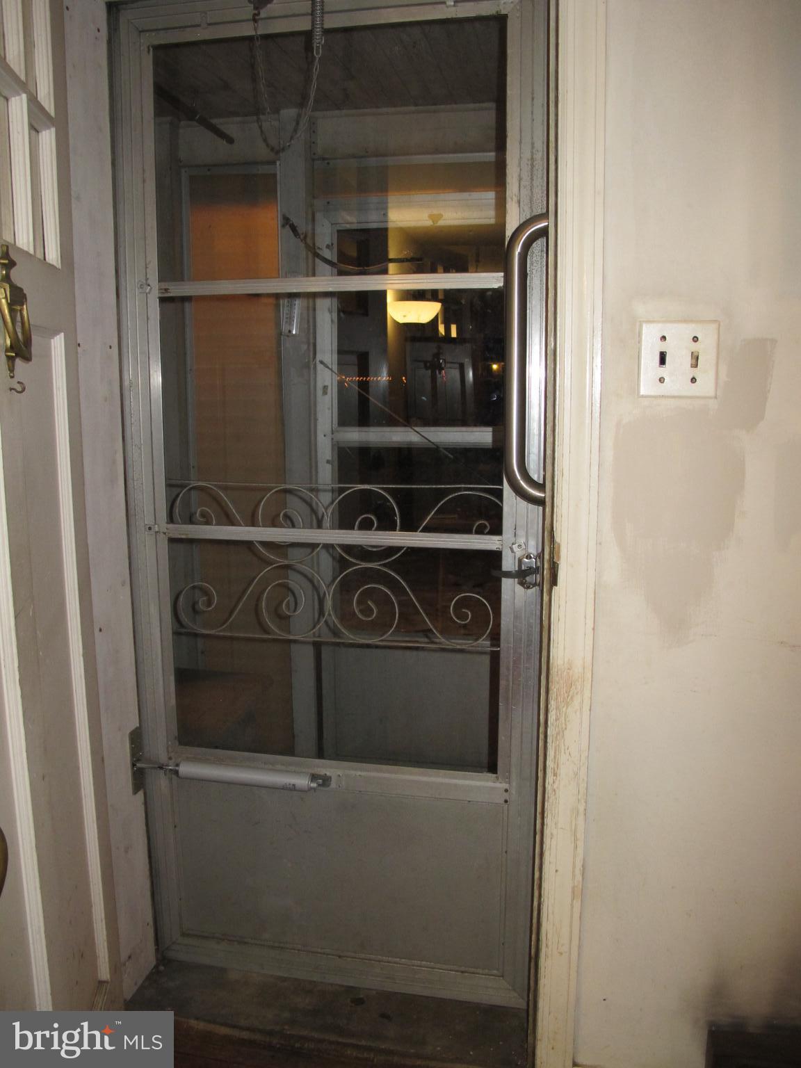 252 Greene Road Berwyn, PA 19312 - Photo 3 of 19 Entrance vestabule