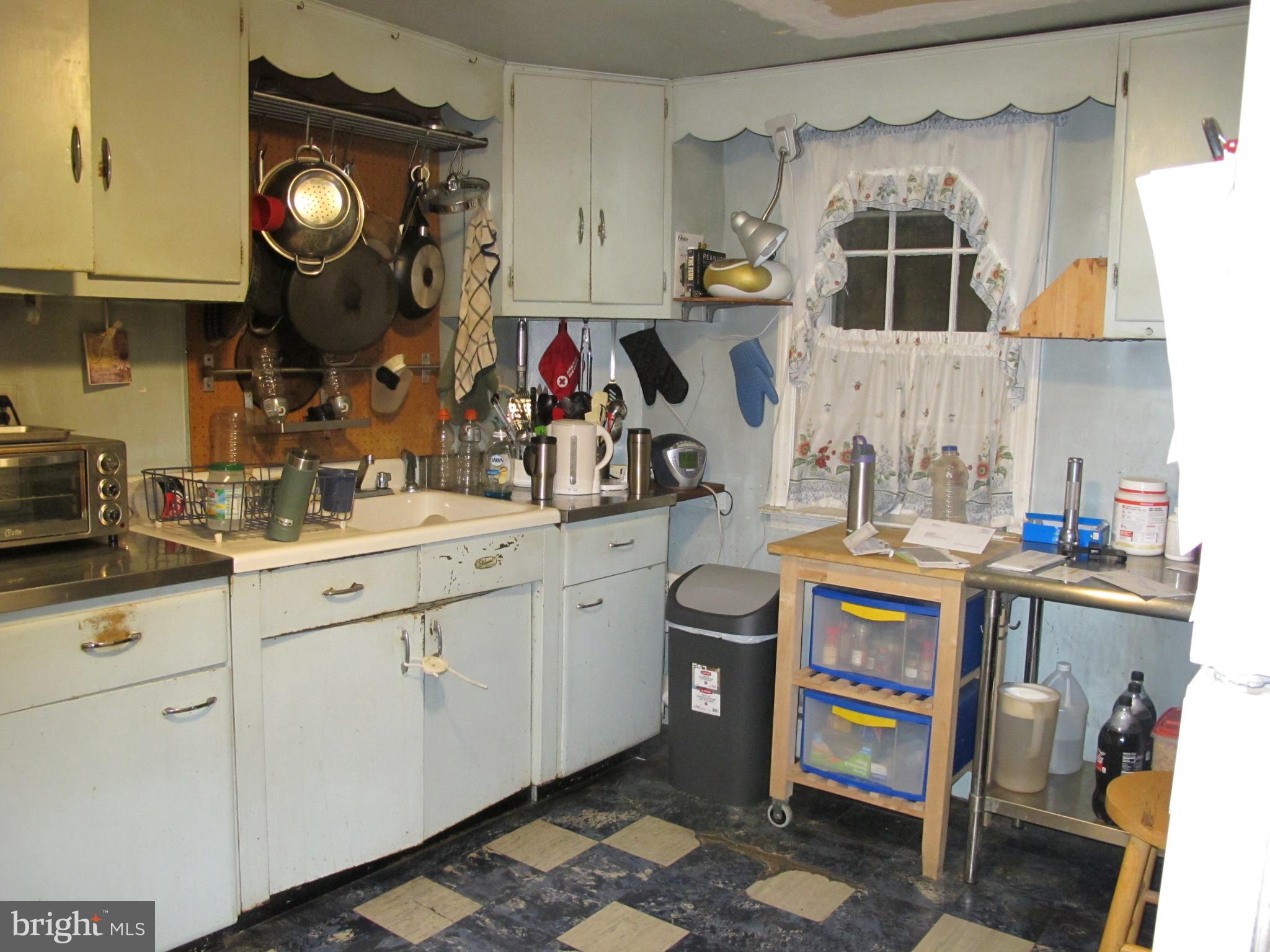 252 Greene Road Berwyn, PA 19312 - Photo 8 of 19 Kitchen