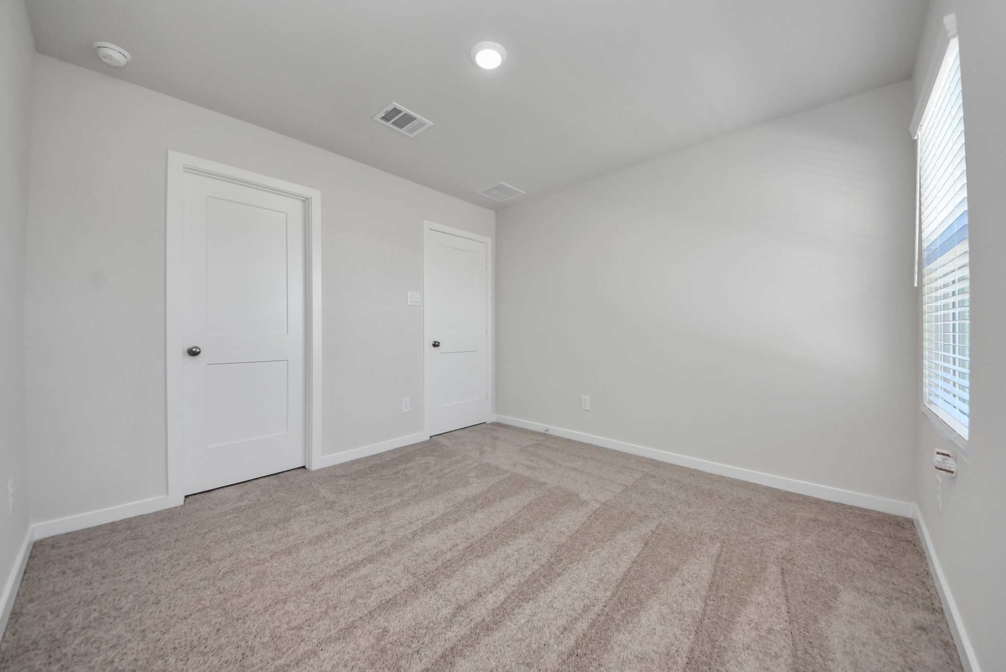 473 Shoreview Drive Conroe, TX 77303 - Photo 43 of 49 an empty room with windows and closet