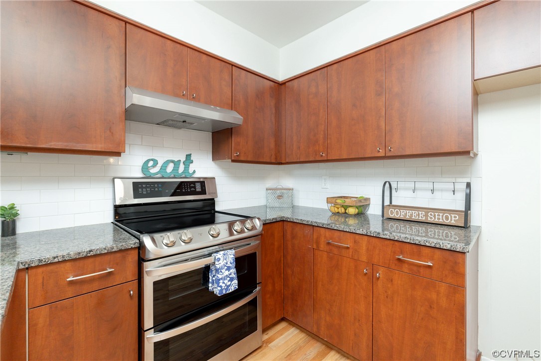 1701 Quail Covey Road Henrico, VA 23238 - Photo 15 of 45 a kitchen with stainless steel appliances a stove a sink and cabinets