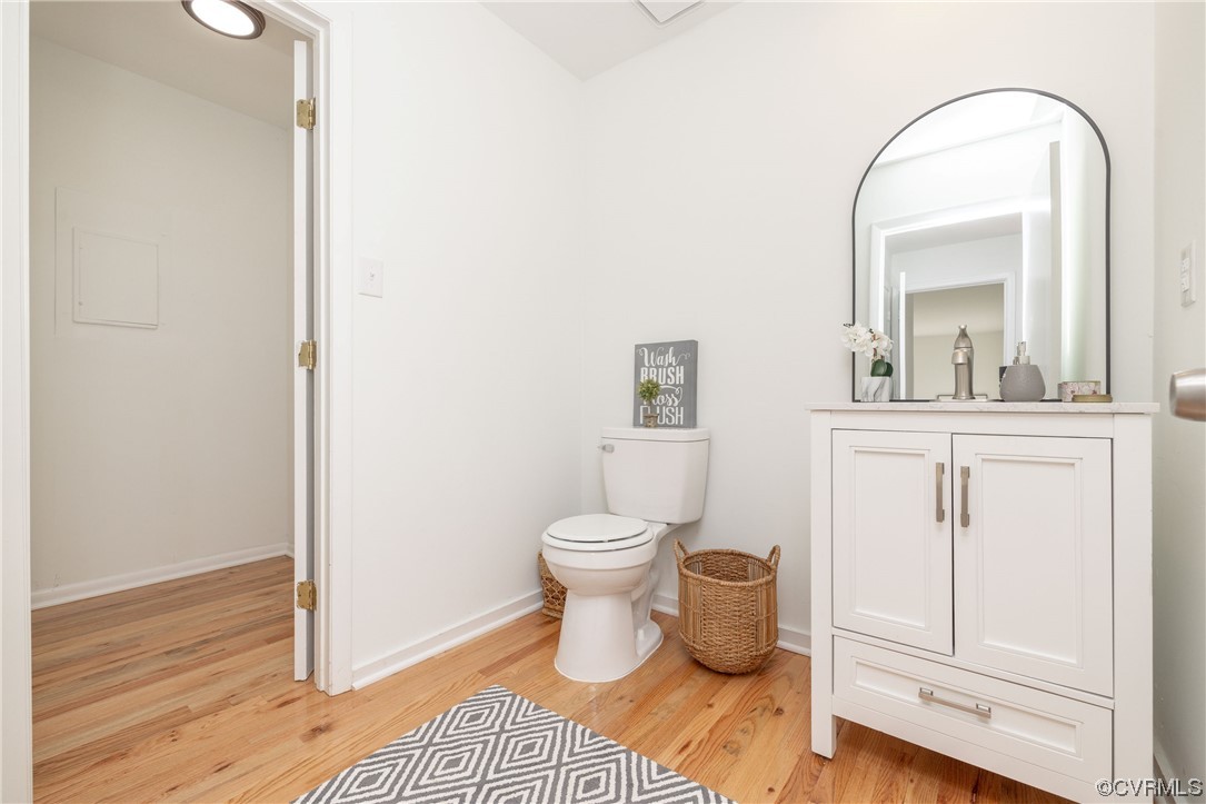 1701 Quail Covey Road Henrico, VA 23238 - Photo 18 of 45 a bathroom with a toilet a sink and mirror
