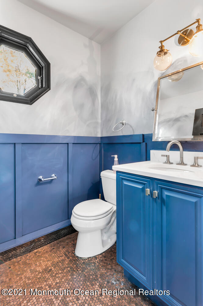 490 River Road Fair Haven, NJ 07704 - Photo 14 of 16 a bathroom with a toilet a sink and mirror