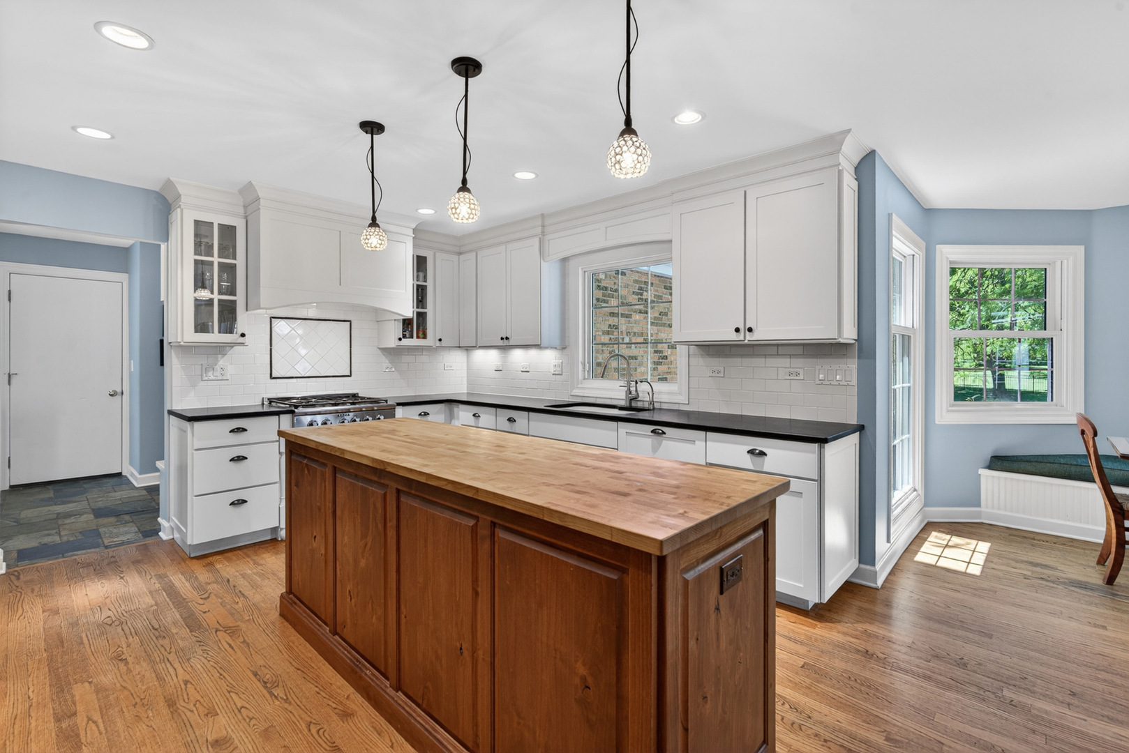 38 Forest Hills Road Lake Bluff, IL 60044 - Photo 4 of 49