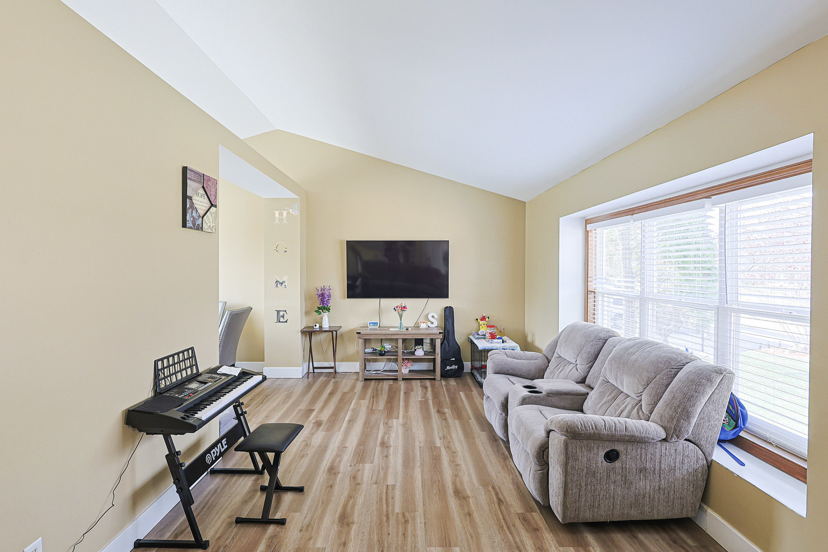 520 Calgary Way Belvidere, IL 61008 - Photo 3 of 26